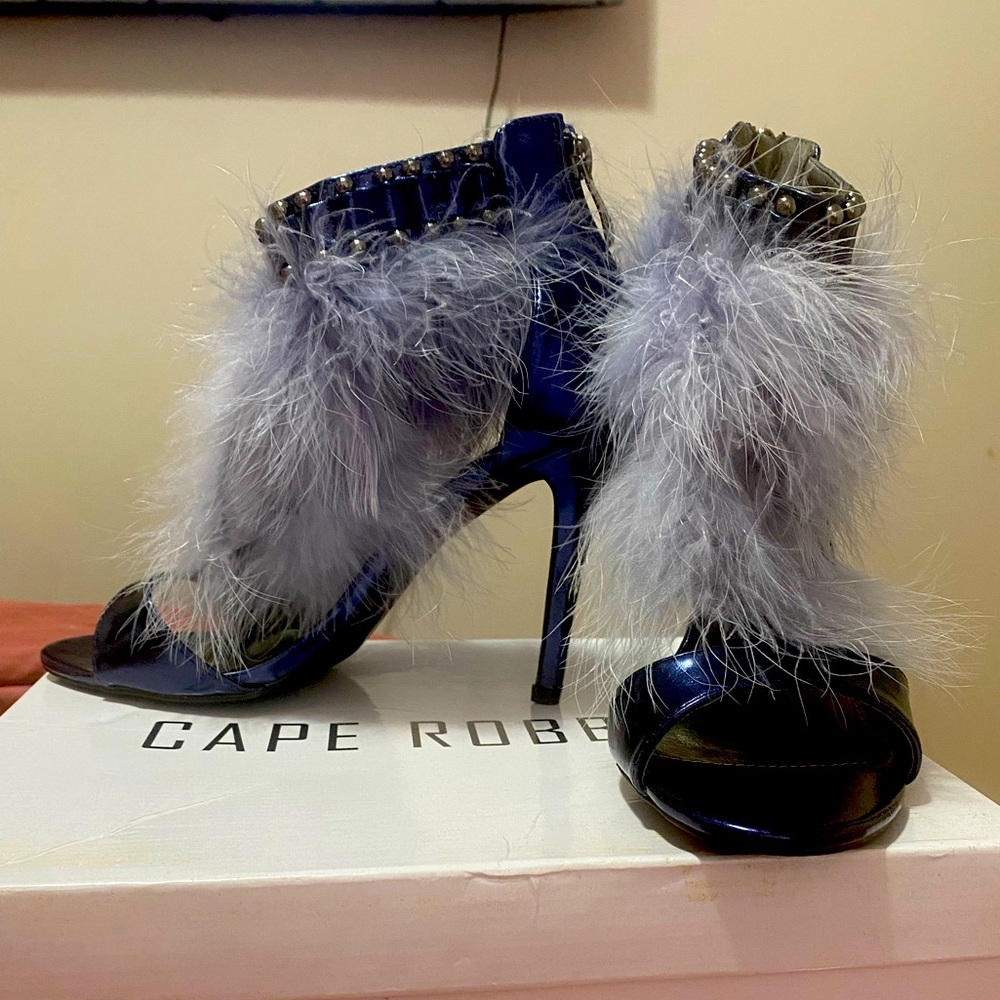 Clearing out my closet… shoes never worn. Navy blue with light blue feathers.